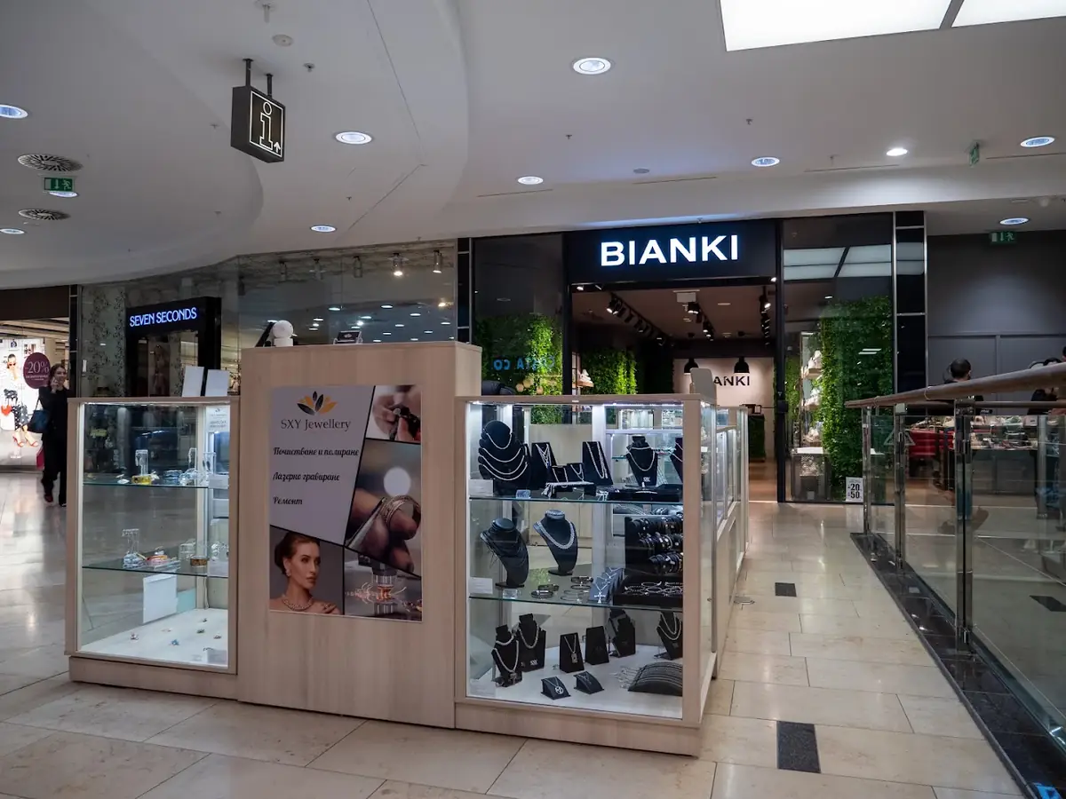 Щандът на SXY Jewellery в Сердика Център